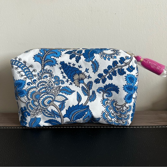 Estee Lauder Handbags - Estée Lauder Paisley Cometic Bags